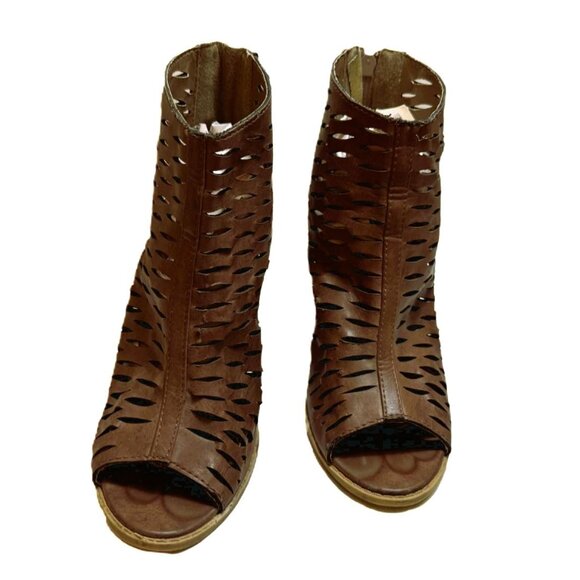 Qupid Perforated Angle Booties Boots  Brown size 8 - Picture 4 of 16